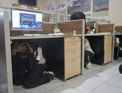 Peringati HKB 2024, BPBD Jatim Gelar Simulasi Evakuasi Bencana Gempa Bumi