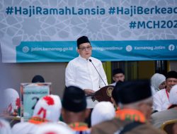 Pj. Gubernur Adhy Melepas 366 Jemaah Haji Kloter Pertama Embarkasi Surabaya di Gedung Muzdalifah Asrama Haji Sukolilo, Surabaya