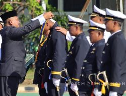 PESAN KOMISI V DPR RI SAAT PIMPIN WISUDA LULUSAN PERWIRA TRANSPORTASI LAUT POLTEKPEL SURABAYA, TEKANKAN PENTINGNYA KESELAMATAN MARITIM YANG BERKELANJUTAN