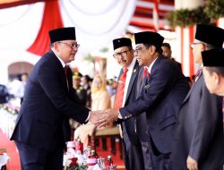Pesan Plh. Gubernur Jatim Bobby Saat Pimpin Upacara Harkitnas 2024: Generasi Muda Harus Kuasai Teknologi Untuk Songsong Indonesia Emas 2045