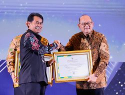 Pemprov Jatim Raih Dua Penghargaan di Puncak Peringatan Hari Kearsipan ke-53 Tahun 2024