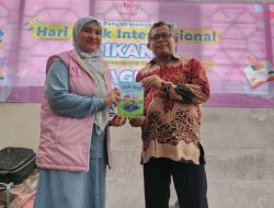 Komitmen Mencerdaskan Bangsa, Srikandi PLN Berbagi Buku di Hari Anak Internasional