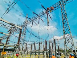 PLN UPT Malang Selesaikan Penggantian Isolator Korosi Jelang Idul Adha