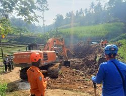 Longsor di Kesamben Blitar, BPBD Jatim Terjunkan Personel TRC dan Kirim Dukungan Logistik untuk Dapur Umum