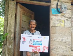 Lakukan Program Light Up The Dream, PLN Sambung Listrik Gratis Keluarga Pra Sejahtera Melalui Jelang Kemerdekaan RI ke 79