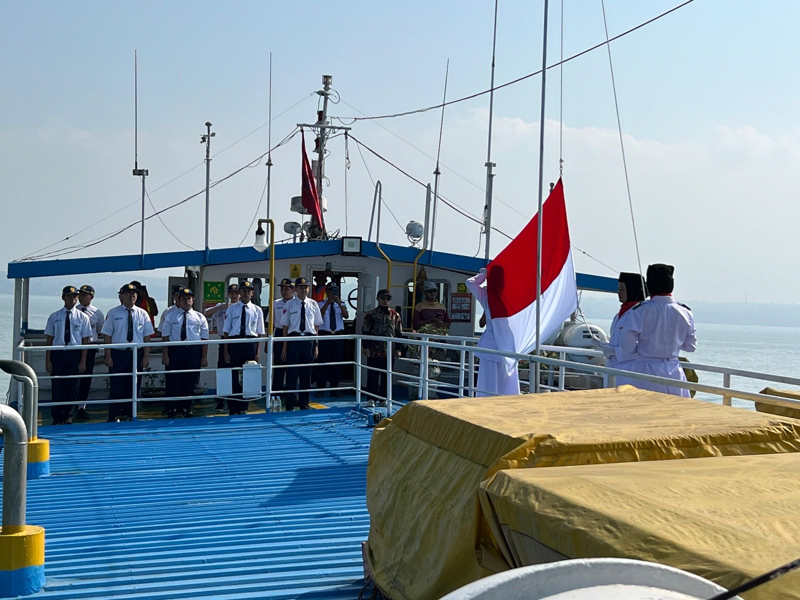 Puluhan Pelajar SMP Muhammadiyah 2 Surabaya Mengikuti Upacara dengan Khidmat