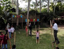 PLN Dukung Pelestarian Egrang di Kampung Wisata Tanoker Ledokombo