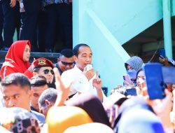 Pj. Gubernur Adhy Dampingi Presiden Jokowi Blusukan di Pasar Soponyono