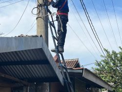 Tingkatkan Keandalan Jaringan Kota, PLN Icon Plus Menata Kabel Di Tiang PLN Kota Pasuruan