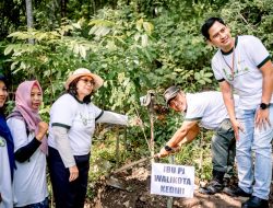 Pemkot Kediri bersama Perhutani dan PLN UP3 Kediri Tanam 1.000 Pohon untuk Jaga Kelestarian Lingkungan