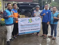 Peduli Warga Terdampak Banjir, YBM PLN UP3 Mojokerto Berikan Bantuan Sembako