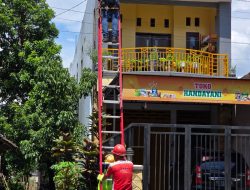 PLN Icon Plus Lakukan Penataan dan Pendataan Kabel Ilegal di Tiang PLN Kediri