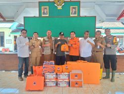 BPBD Jatim Bersama OPD Tinjau Wilayah dan Serahkan Bantuan Korban Terdampak Banjir di Jember