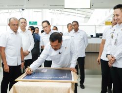 Tinjau Uji Coba Autogate di T2 Bandara Internasional Juanda, Pj. Gubernur Jatim Bersama Menteri Imigrasi dan Permasyarakatan Apresiasi Pemasangan 28 Autogate