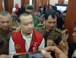Jalani Sidang Perdana, Terdakwa Kasus “Siswa Disuruh Sujud & Menggonggong” Dijerat UU Perlindungan Anak