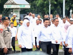 Khofifah-Emil Semangat Ikuti Gladi Bersih Pelantikan Kepala Daerah dan Wakil Kepala Daerah dari Monas ke Istana Negara
