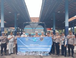 Jasa Raharja, Dishub & Satlantas Polres Pamekasan Lakukan Ramp Check dan Pemasangan Sticker Keselamatan di Terminal Ronggosukowati