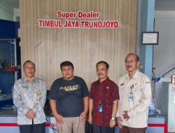 Sampaikan Himbauan Tertib Administrasi Ranmor dan Informasi Kesamsatan, Tim Samsat Kota Madiun Kunjungi Showroom Jual Beli Kendaraan