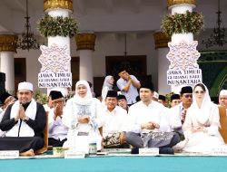 Wujudkan Jatim Gerbang Baru Nusantara, Gubernur Khofifah Ajak Ribuan Masyarakat Ikuti Tasyakuran dan Doa Bersama di Grahadi