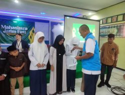 Wujud Nyata Kepedulian di Bulan Ramadhan, YBM PLN UP3 Madura Santuni 15 Anak Yatim Dhuafa di Mahasiswa Jatim Fest