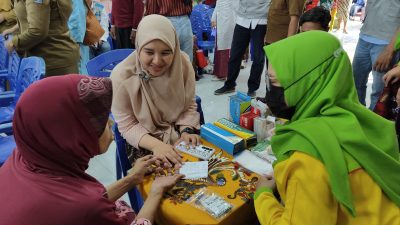 PLN UP3 Surabaya Selatan Hadirkan Senyum Sehat Dengan Aksi Peduli Kesehatan Untuk Warga Pucang Sewu di Hari Kartini