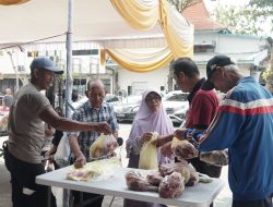 PLN UP3 Mojokerto Salurkan 632 Paket Daging Kurban untuk Warga Sekitar di Hari Raya Idul Adha 1446H