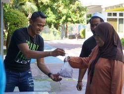 Berbagi Daging Kurban Kepada Kaum Dhuafa dan Warga, PLN UP3 Madura Tebar Kepedulian Lewat Kurban Iduladha 1446 H