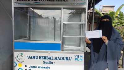 Dorong Pemberdayaan Ekonomi Keluarga Pra-Sejahtera, YBM PLN UP3 Madura Salurkan Bantuan Usaha kepada Warga Pamekasan