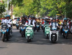 Pemprov Jawa Timur Bersama PLN IUD Jatim dan PLN UP3 Surabaya Selatan Bersinergi dalam Penyaluran Sembako dan Anjangsana Jelang HUT RI Ke-80