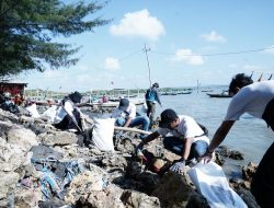 Jaga Kebersihan Pantai Tambak Wedi, Tim K3L UP3 Surabaya Selatan Tunjukkan Aksi Nyata di World Clean Up Day 2025