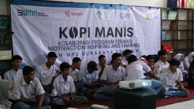 Salurkan Beasiswa Cahaya Pintar, YBM PLN Bersama PLN UP3 Surabaya Selatan  Kunjungi SMK Metrika Surabaya dalam Rangka Hari Kesaktian Pancasila