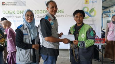Wujud Kepedulian untuk Pahlawan Jalanan, YBM PLN UP3 Surabaya Selatan Gelar “Ojol Care” di Hari Kesaktian Pancasila