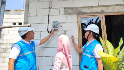 PLN Bersama Srikandi dan YBM PLN Beri Bantuan Listrik Gratis di Hari Listrik Nasional