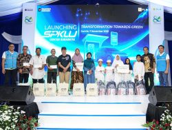 YBM PLN UP3 Surabaya Selatan Berbagi Kebahagiaan di Momen Peresmian SPKLH Center Surabaya dan Hari Listrik Nasional