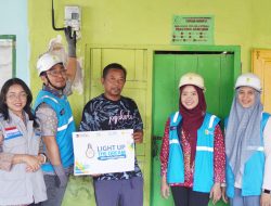 Semangat Hari Pahlawan, PLN Kembali Berikan Bantuan Listrik Gratis kepada Warga Trosobo