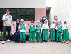 YBM PLN dan Srikandi PLN Salurkan Bantuan Sembako untuk Guru Hidayatul Mustaqim di Peringatan Hari Guru Nasional