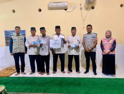 Berikan Bantuan Sosial, YBM PLN UP2D Jawa Timur Apresiasi Marbot Masjid