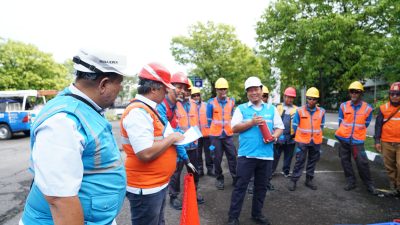 Siap Siaga Hadapi Musim Hujan Awal 2026, PLN UP3 Surabaya Selatan Gelar Pasukan dan Peralatan di ULP Gedangan