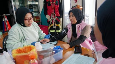 PLN Surabaya Barat Gelar Donor Darah Peringati Bulan K3 Nasional 2026, Srikandi PLN Turut Ambil Peran