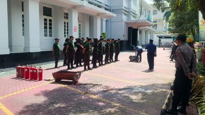 PLN UP2D Jatim Gelar Pelatihan Tanggap Darurat Kebakaran Memperingati Bulan K3 Nasional