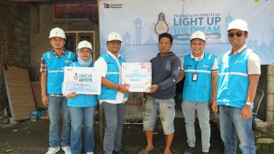 Melalui Program Light Up The Dreams di Bulan Ramadan, PLN UP2D Jawa Timur Nyalakan Harapan di Sedati