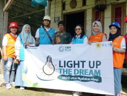 PLN Surabaya Barat Catat Prestasi PLN dalam Pertumbuhan Pelanggan dan Penjualan Energi, Hadirkan Terang untuk Lima Keluarga melalui Program Light Up The Dream