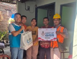 Sambungan Listrik Gratis PLN Hadir Lewat Light Up the Dream Hadirkan Cahaya Baru di Rumah Siti