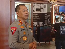 Pelanggar Lalu Lintas Sangat Keterlaluan, Tilang Manual Kembali diberlakukan  Oleh Kapolrestabes Surabaya