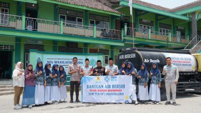 PLN Sambut Hari Sumpah Pemuda dengan Salurkan 29 Tangki Air Bersih bagi Warga Terdampak Kekeringan di Jawa Timur